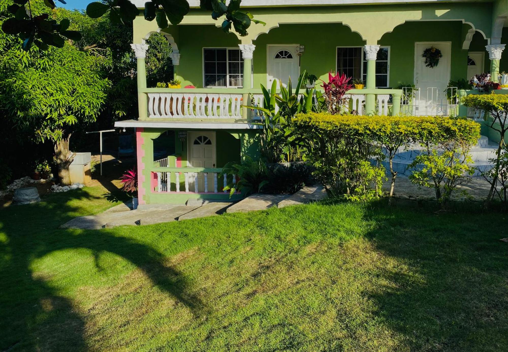 Cindy'S Garden Stay Ocho Rios Ngoại thất bức ảnh